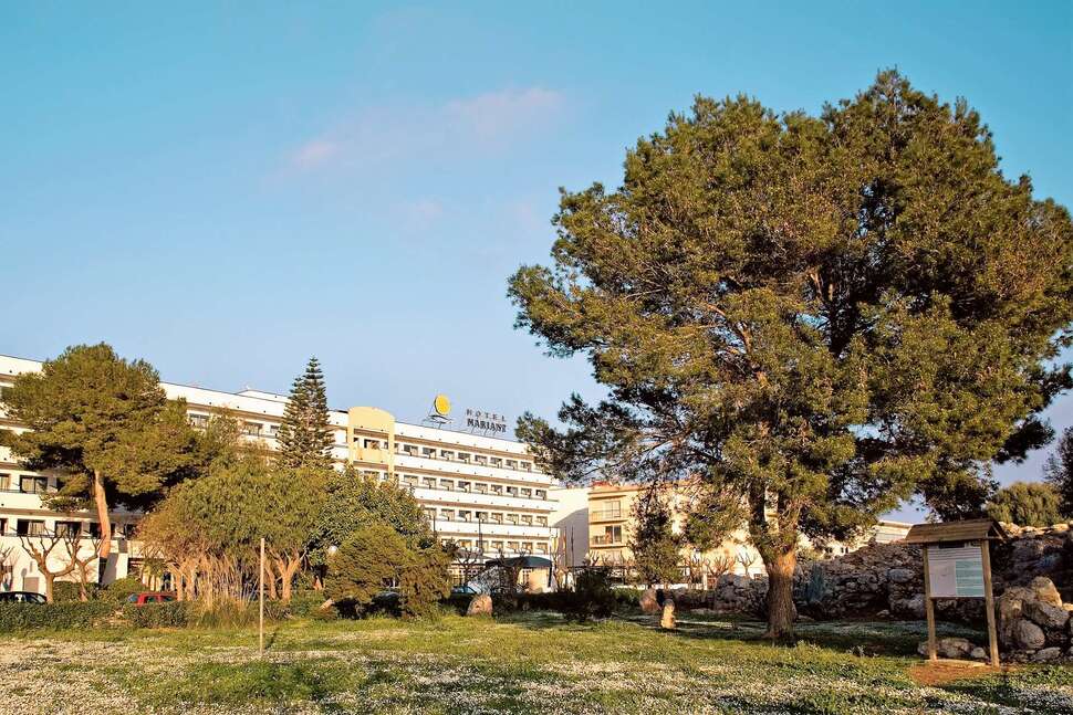 Een foto van de buitenkant van Mariant Hotel