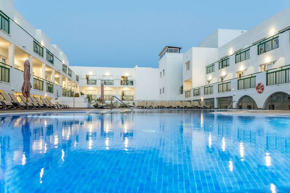 Een foto van het zwembad bij Appartementen Dunas Club