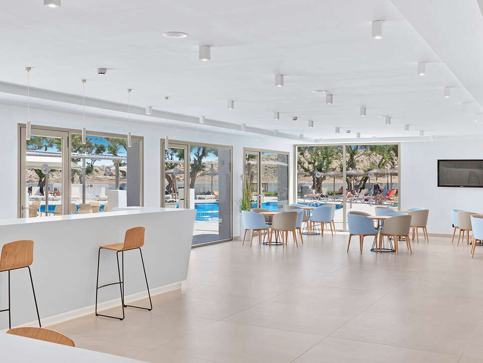 Een foto van het interieur van THB Cala Lliteras