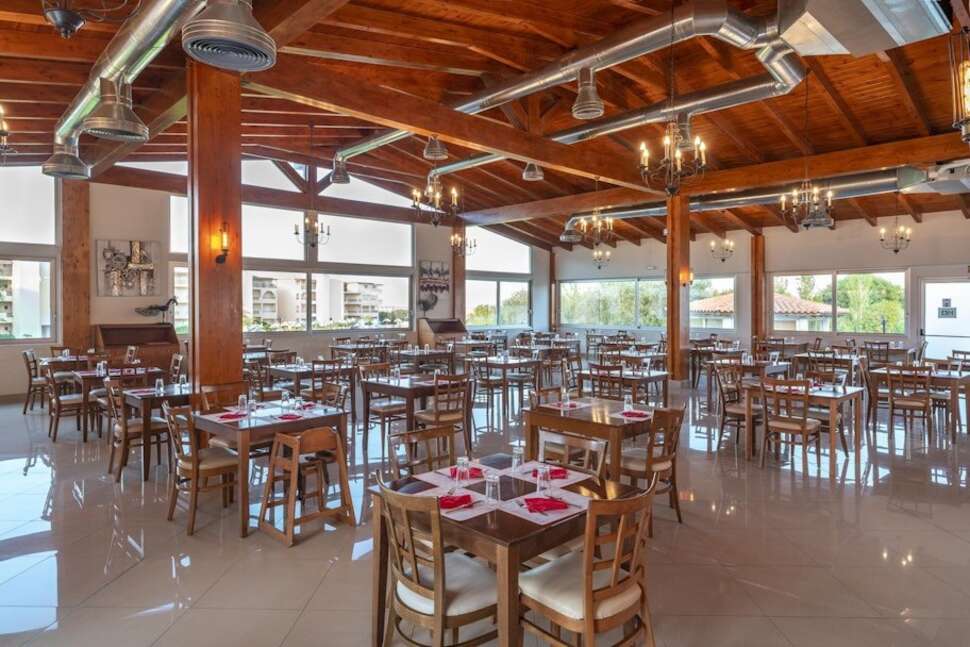Een foto van de faciliteiten bij Myrina Beach Hotel