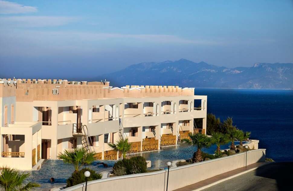 Een foto van de buitenkant van Mitsis Family Village Beach Hotel