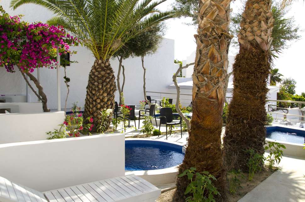 Een foto van het zwembad bij RK Beach Hotel