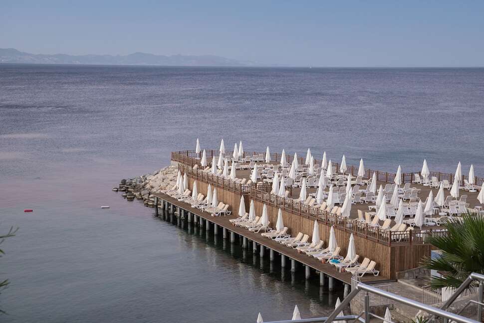 Een foto van het strand bij Anadolu Hotels Didim Club