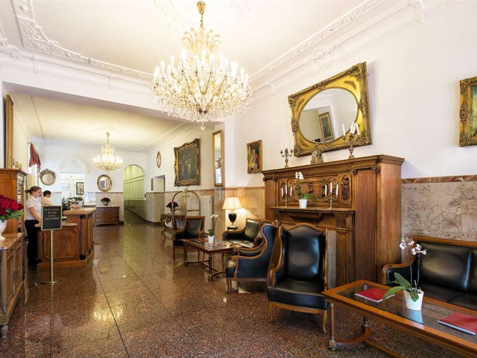 Een foto van het interieur van Leonardo Hotel Berlin Kurfürstendamm