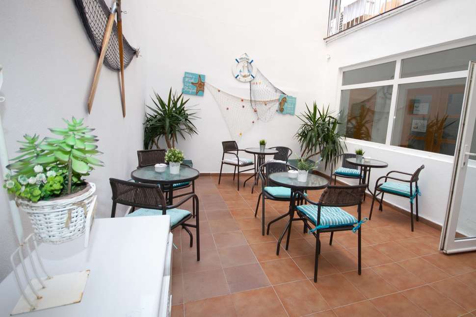 Een foto van het terras bij Teide Hotel