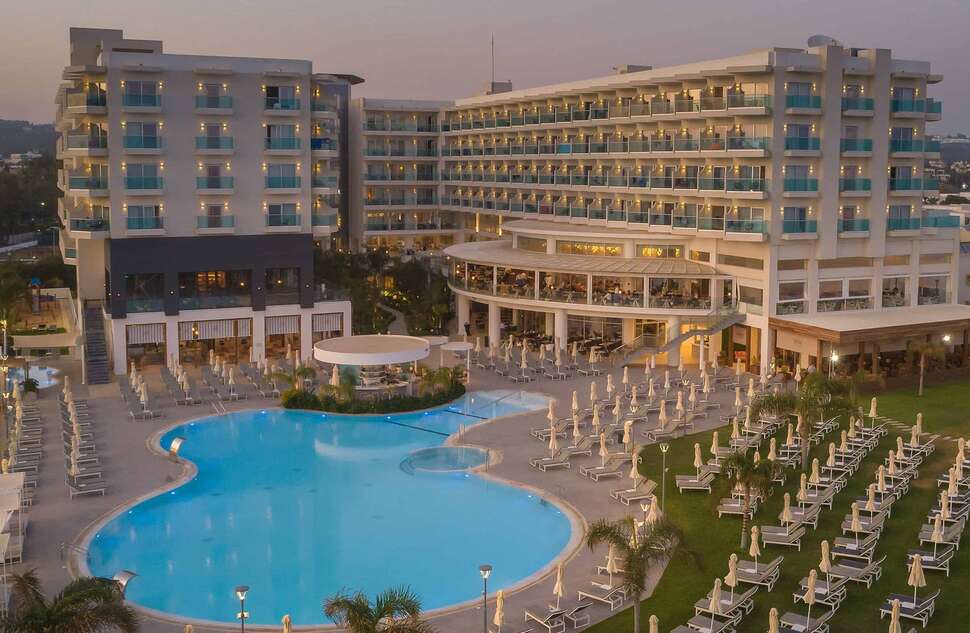 Een foto van een overzicht van Nissiblu Beach Resort