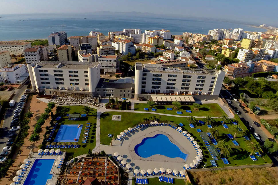 Ein Foto vom Pool im Mediterraneo Park & Hotel