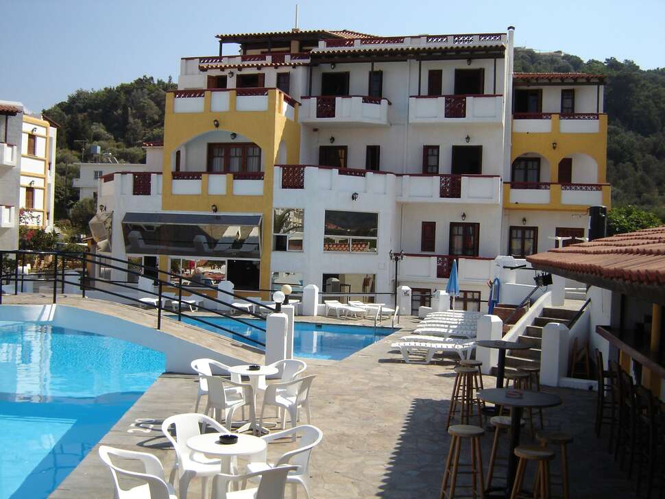 Ein Foto vom Pool im Anema by the Sea Guesthouse
