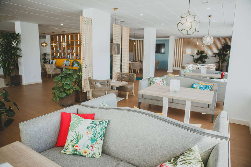 Een foto van het interieur van Hotel Alay