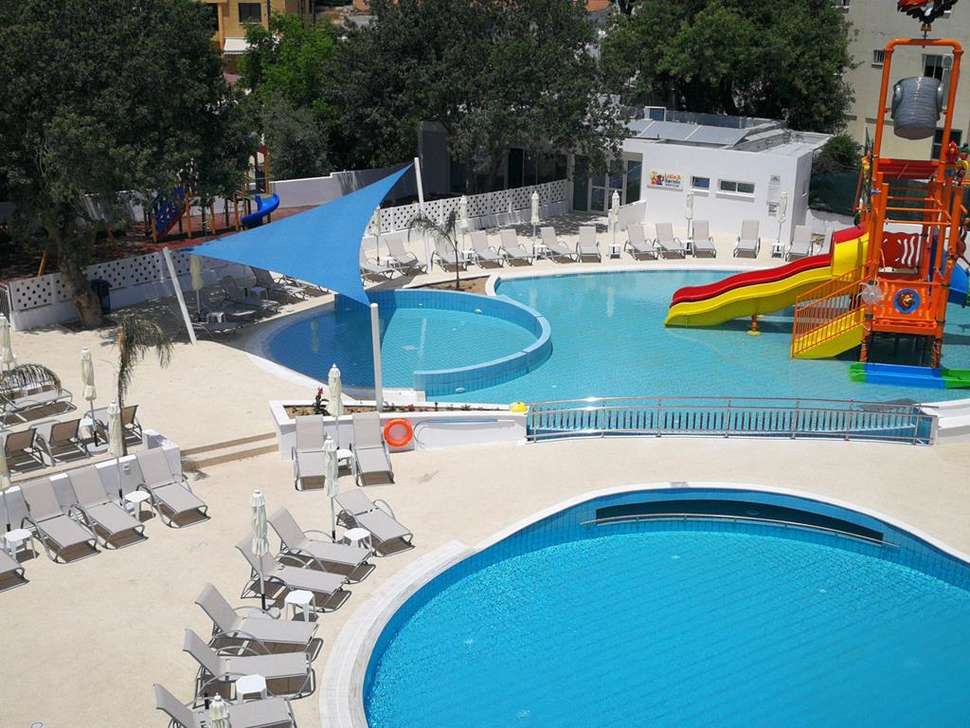 Een foto van het zwembad bij Sofianna Resort & Spa