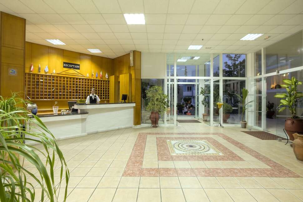 Een foto van het interieur van Corali Hotel & Village