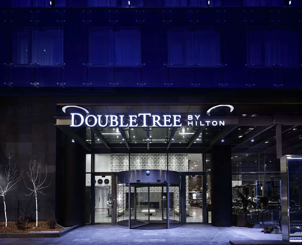 Een foto van de buitenkant van DoubleTree by Hilton Zagreb