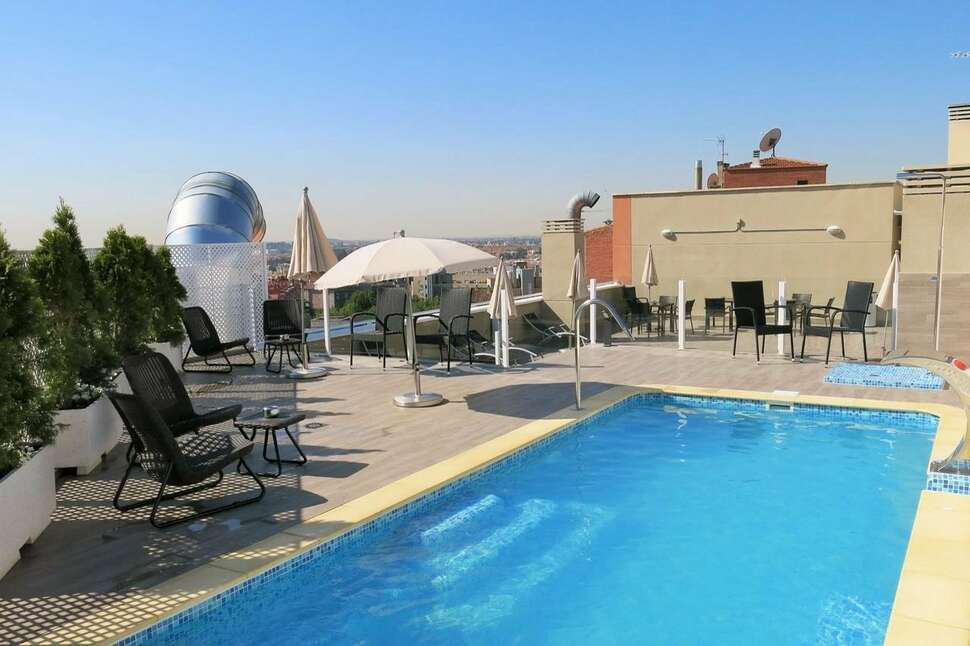 Een foto van het zwembad bij Hotel Porcel Ganivet