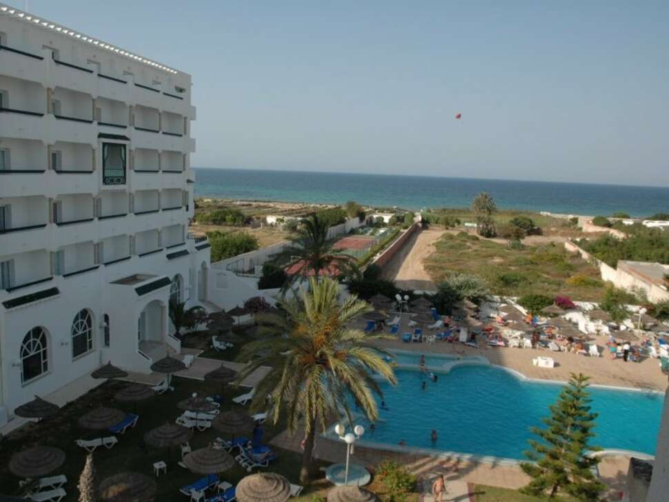 Een foto van het zwembad bij Hotel Jinene Beach