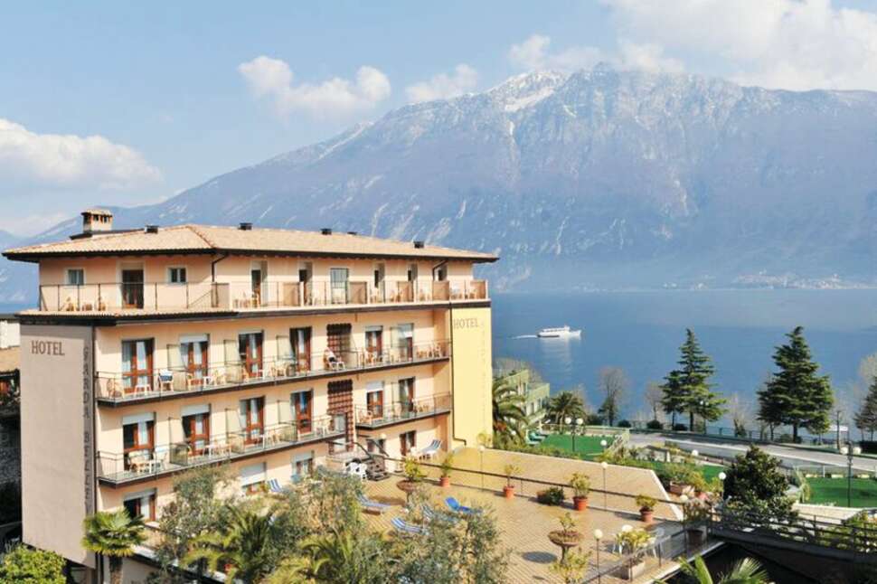 Ein Foto von der Außenansicht des Hotel Garda Bellevue