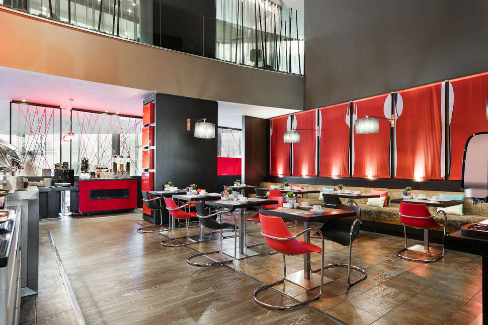 Een foto van de faciliteiten bij Hotel Barcelona Condal Mar Affiliated by Melia