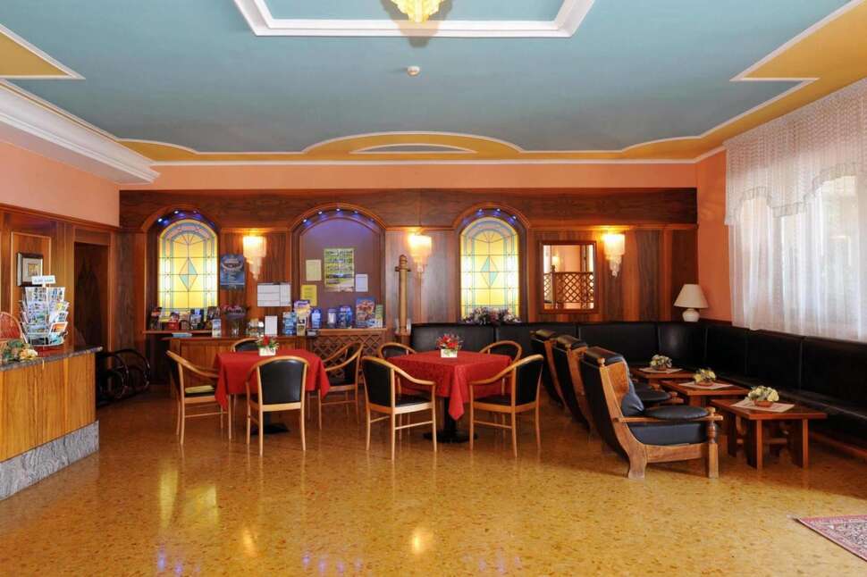 Een foto van het interieur van Parc Hotel Jolanda