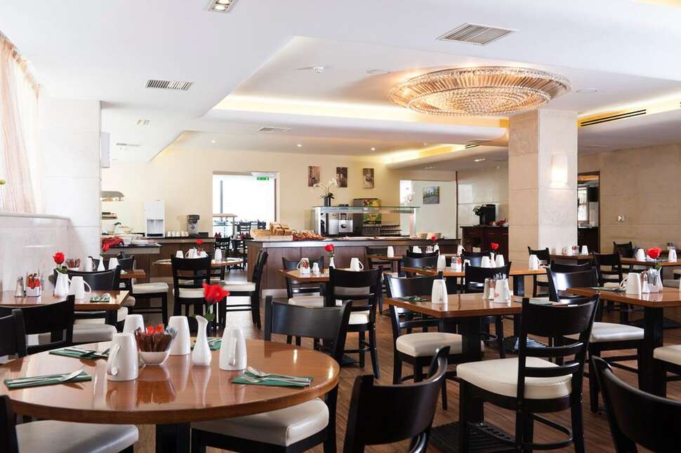 Een foto van The Academy Plaza Hotel