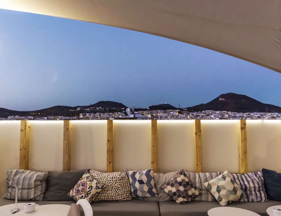 Een foto van het terras bij Hotel Aloe Canteras