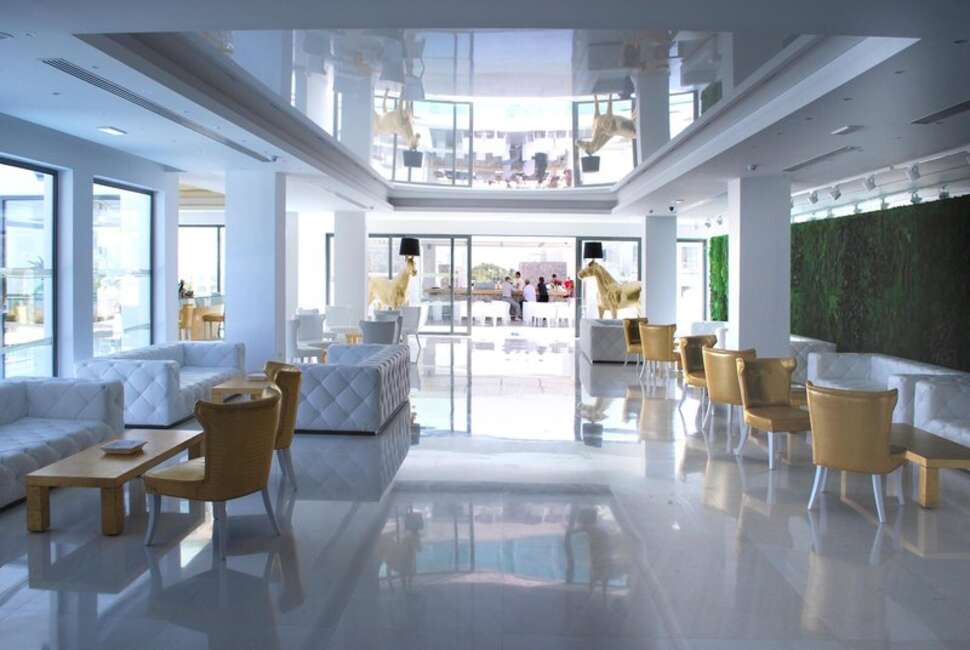 Een foto van het interieur van Diamond Deluxe Hotel