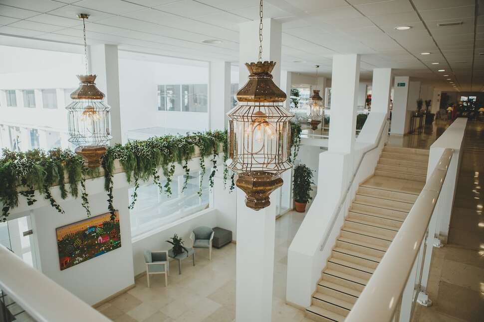 Een foto van het interieur van Hotel Alay
