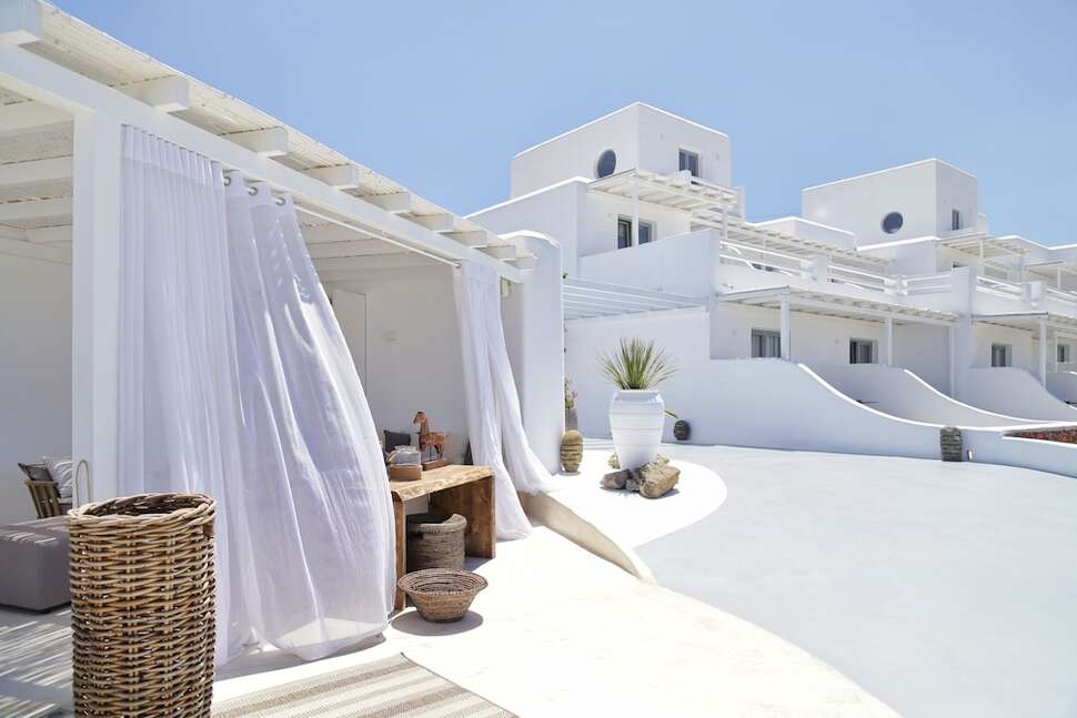Een foto van de buitenkant van Livin Mykonos Hotel