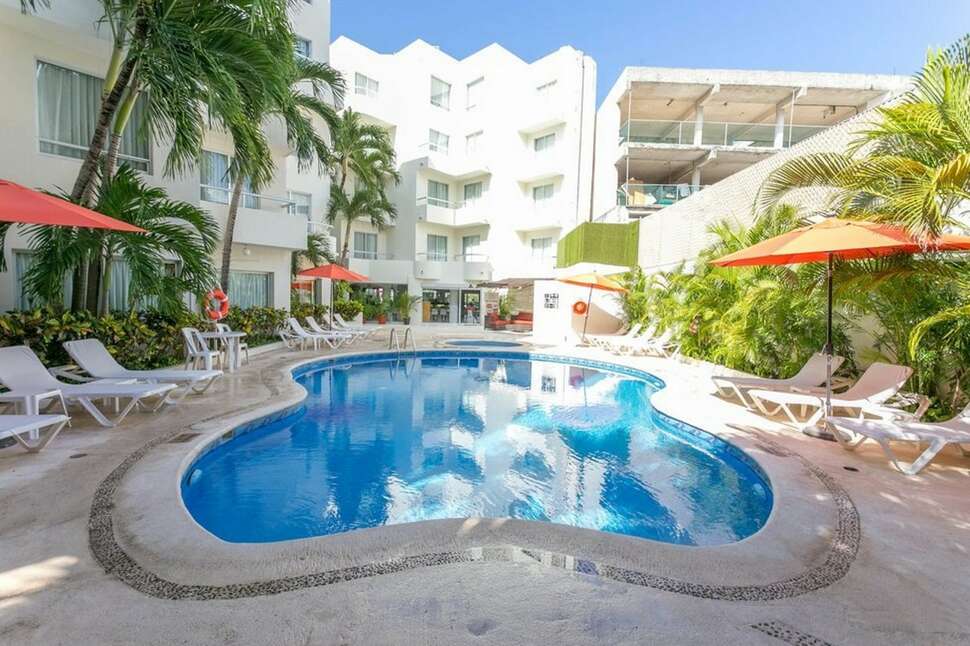 Een foto van het zwembad bij Hotel Adhara Express