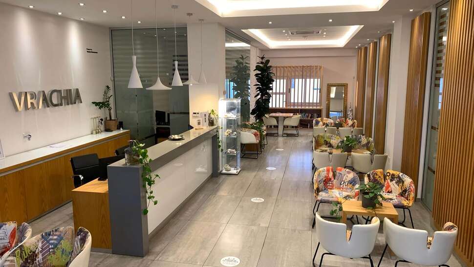 Een foto van Vrachia Beach Hotel & Suites