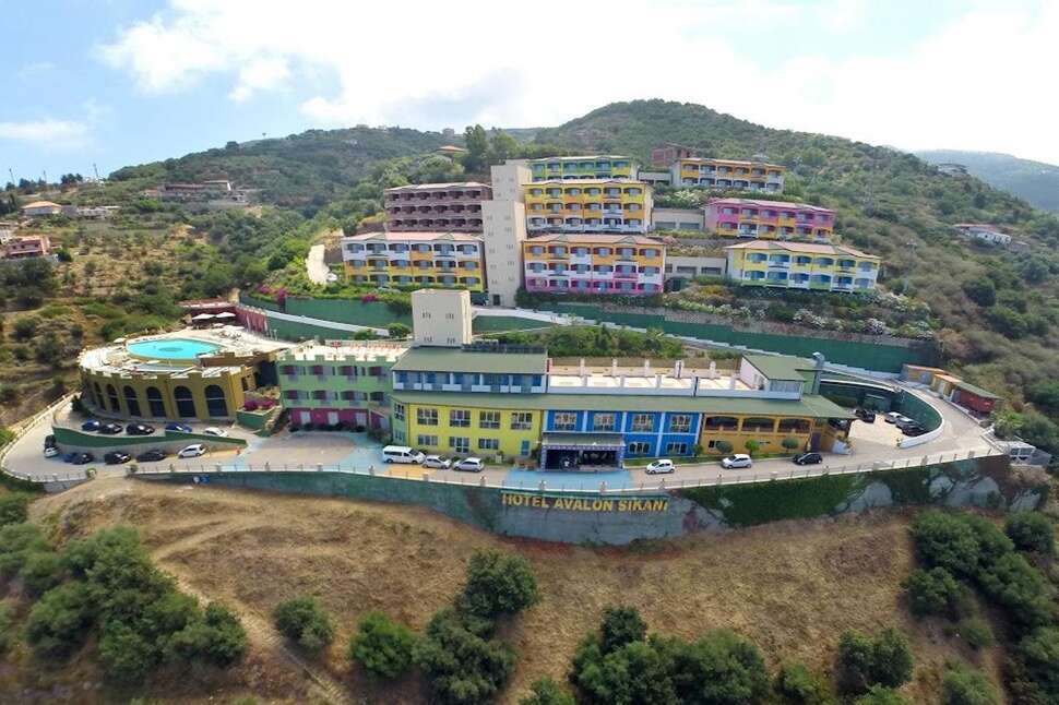 Een foto van de buitenkant van GH Avalon Sikani Resort