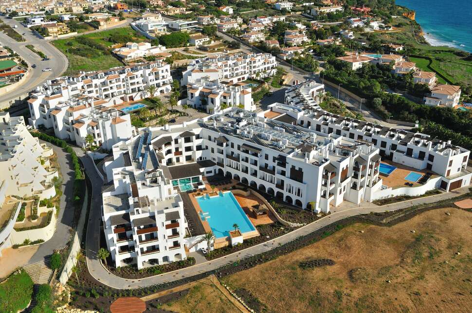 Een foto van de buitenkant van Belmar Spa & Beach Resort