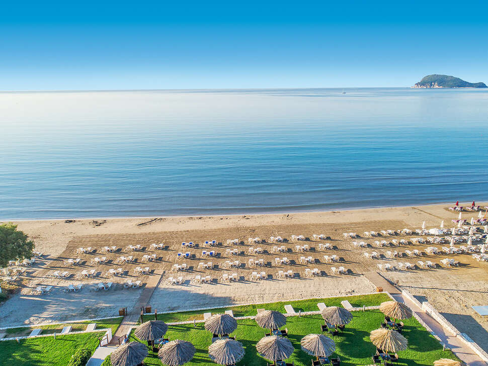 Een foto van het strand bij Galaxy Beach Resort