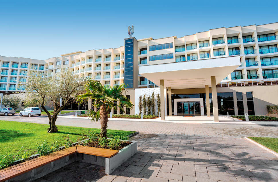 Een foto van de buitenkant van Hotel Materada Plava Laguna
