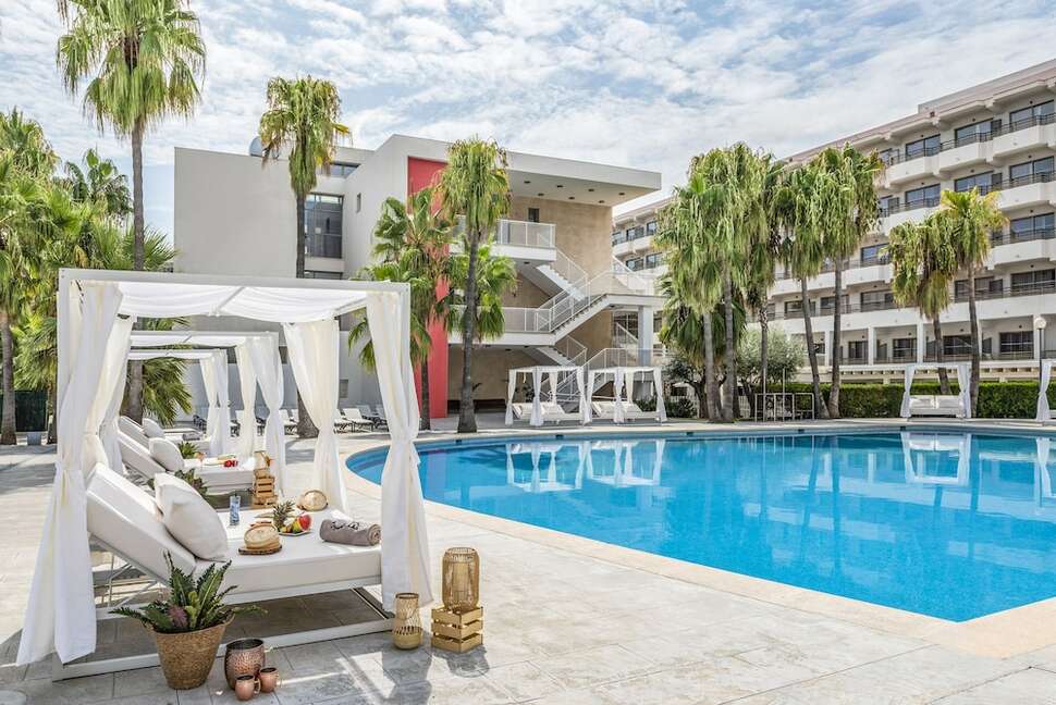 Een foto van het zwembad bij Innside by Melia Alcudia