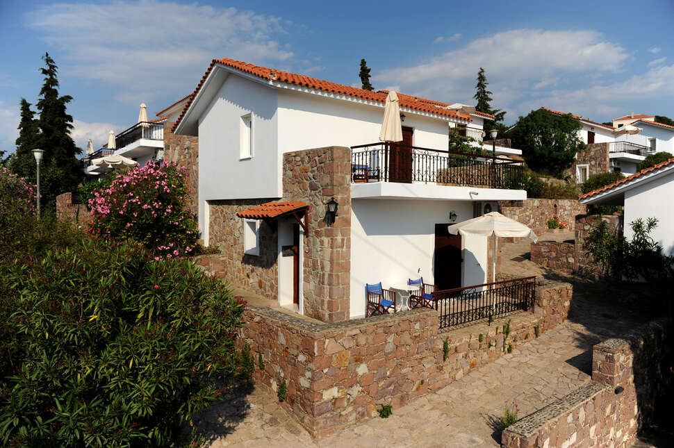 Een foto van de buitenkant van Delfinia Hotel & Bungalows