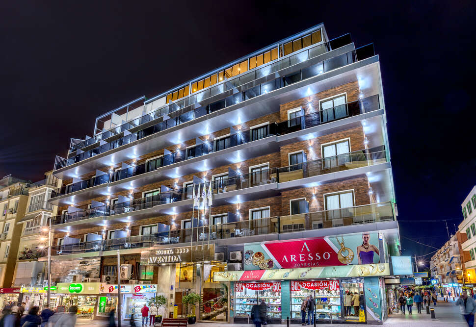 Een foto van de buitenkant van Hotel Avenida