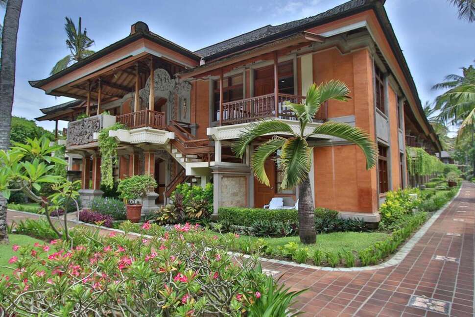 Een foto van de buitenkant van The Jayakarta Bali