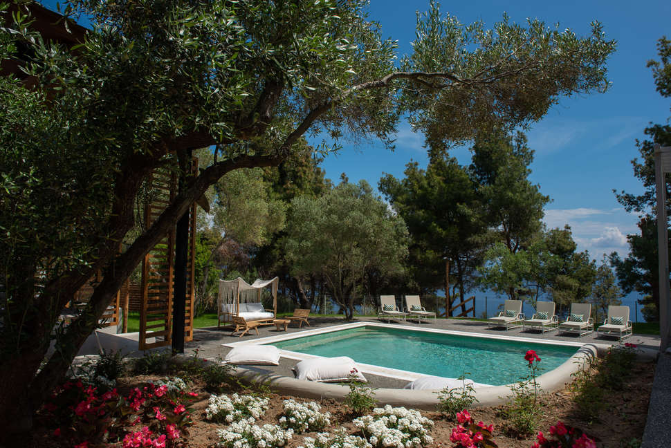Ein Foto vom Pool im Elies 33 Bio Retreat