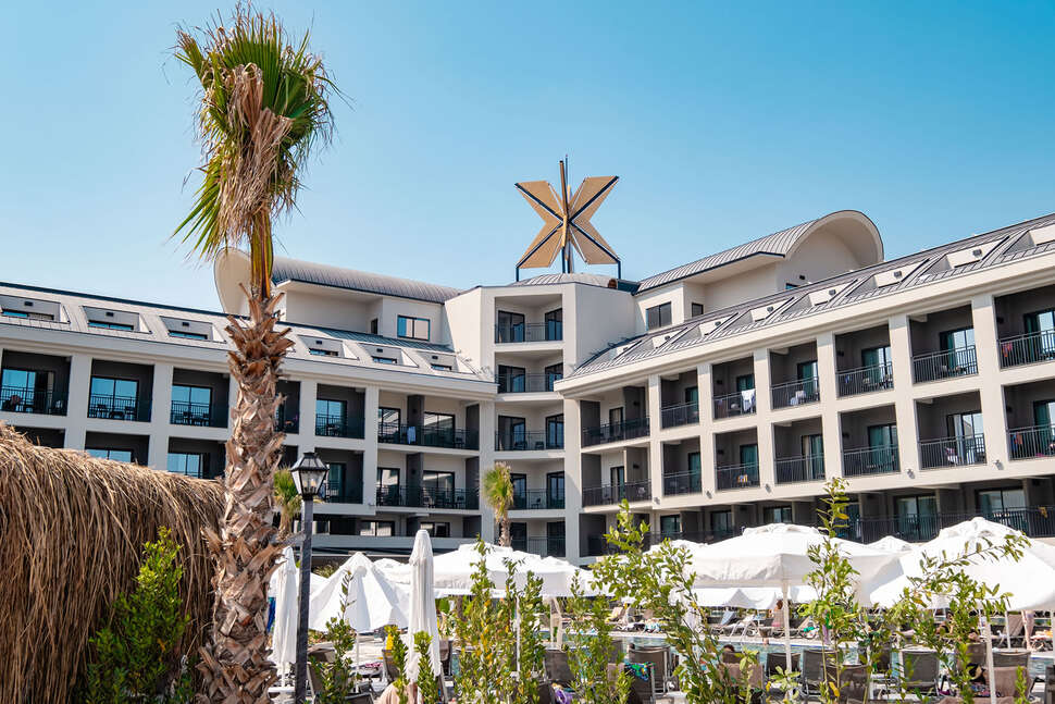 Een foto van de buitenkant van Hotel The X Belek