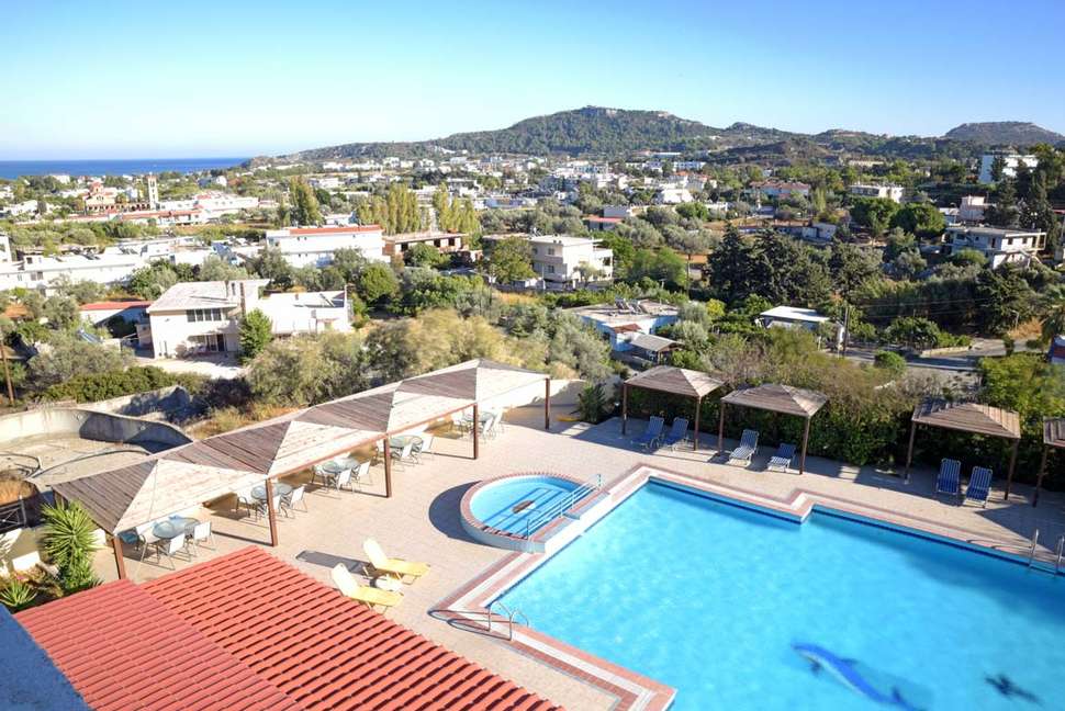 Ein Foto vom Pool im Telhinis Hotel