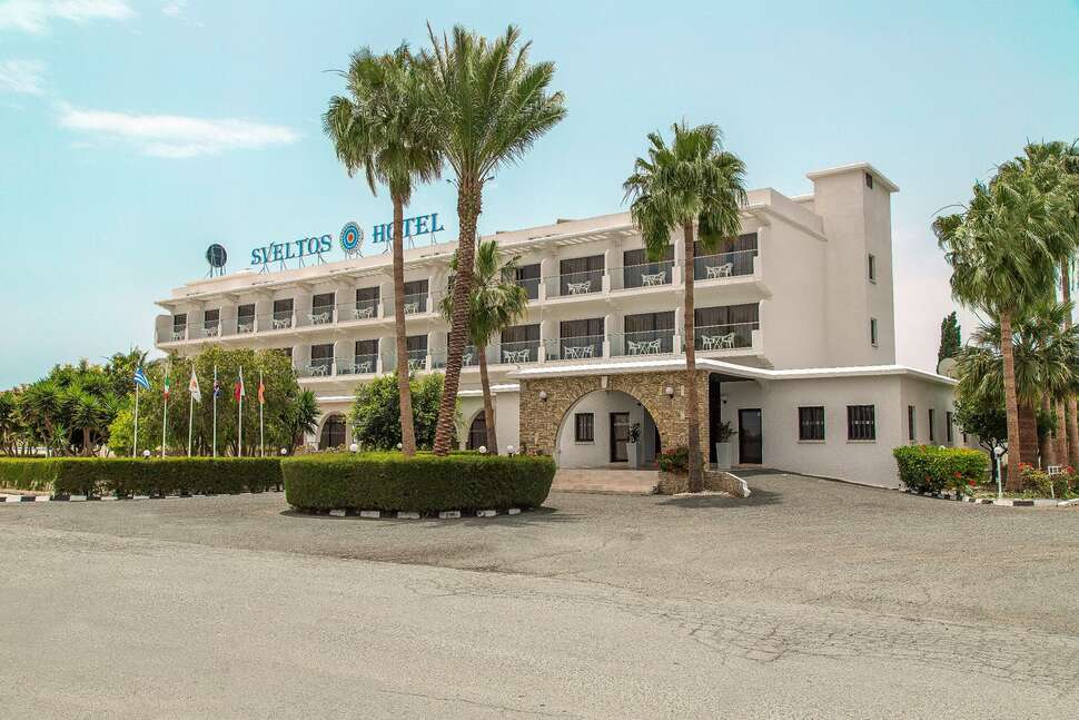 Ein Foto von der Außenansicht des Sveltos Hotel