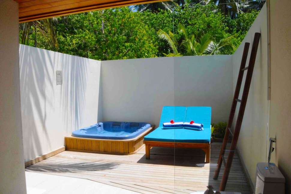 Een foto van het terras bij Meeru Island Resort & Spa