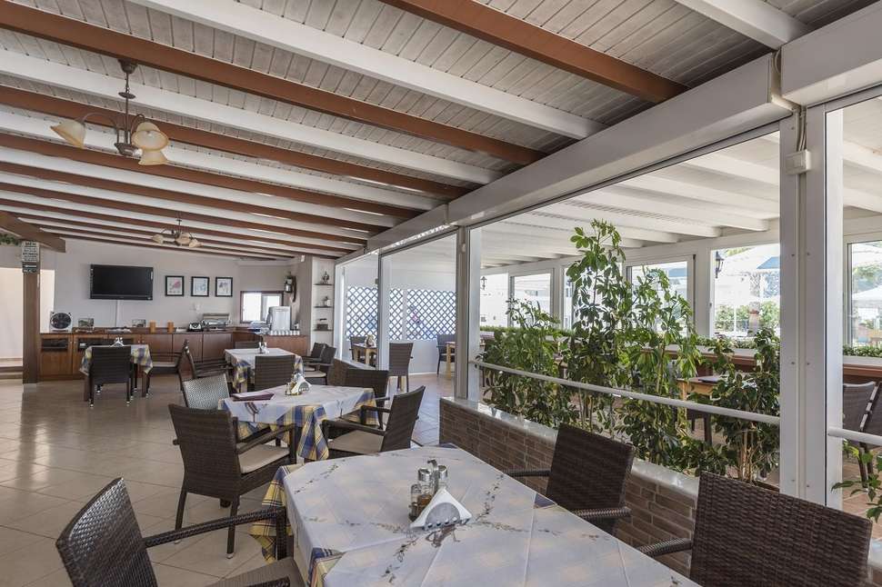 Een foto van de faciliteiten bij Mammis Beach Hotel