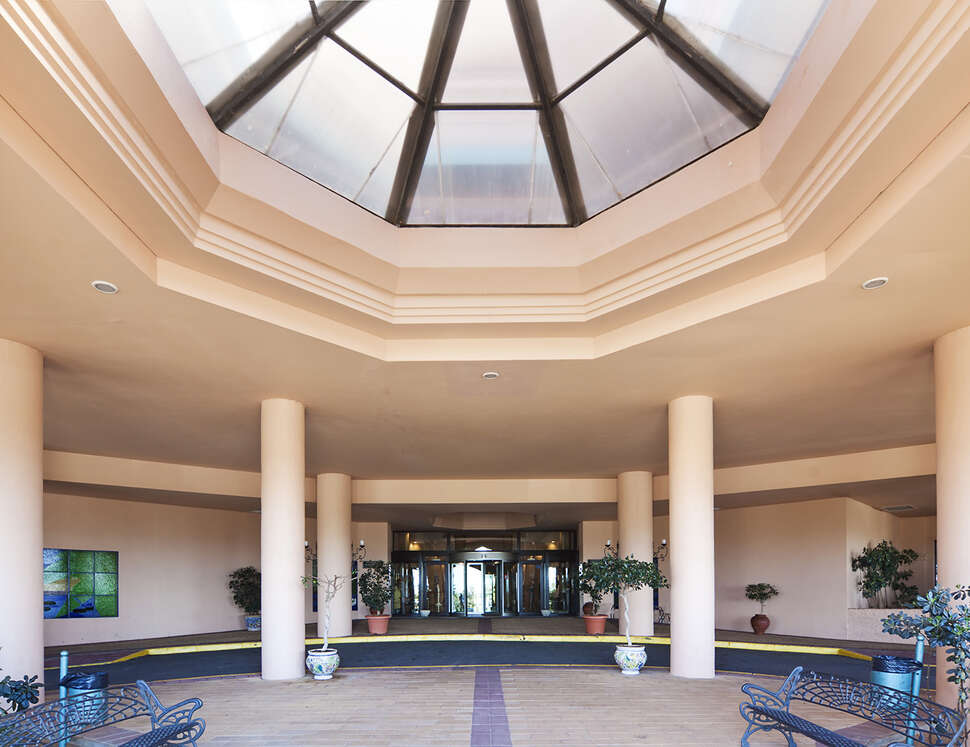 Ein Foto von der Außenansicht des Playacanela Hotel