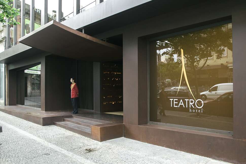 Een foto van de buitenkant van PortoBay Hotel Teatro