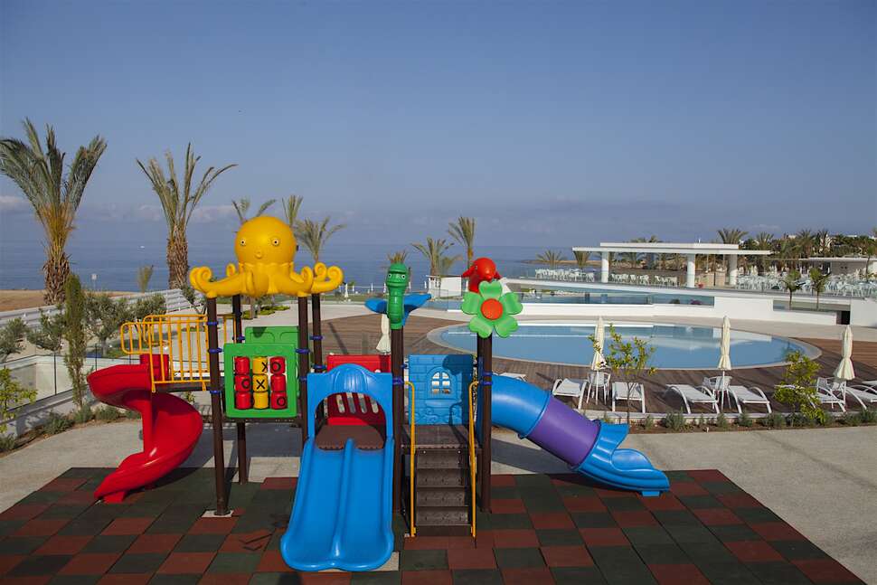 Ein Foto The King Evelthon Beach Hotel & Resort