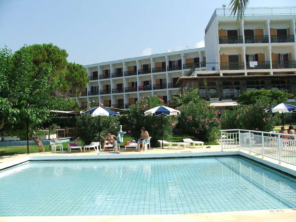 Ein Foto vom Pool im Irinna Hotel