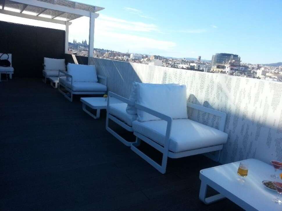 Een foto van het terras bij Hotel Gaudi