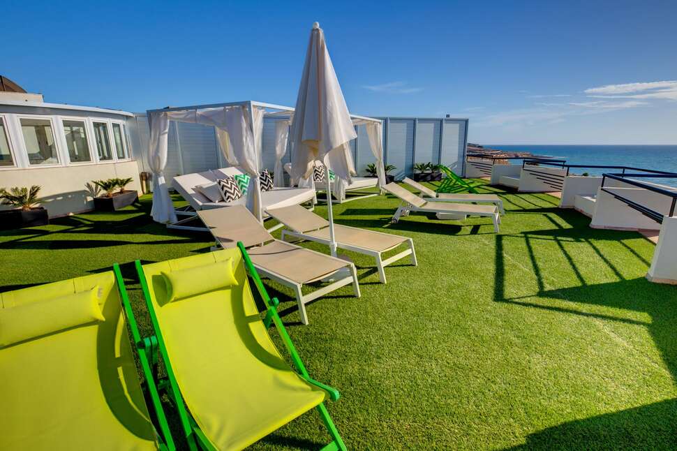 Een foto van het terras bij SBH Crystal Beach Hotel & Suites