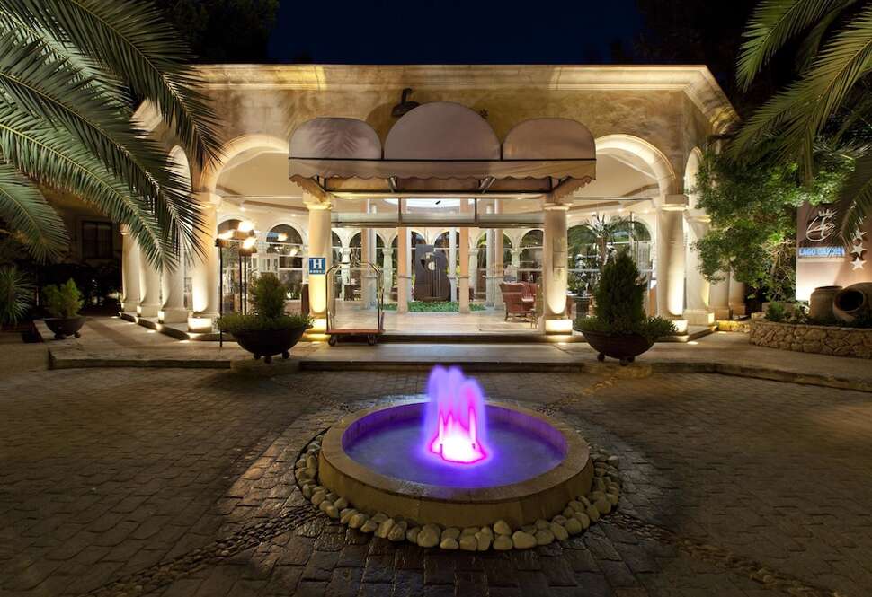 Een foto van de buitenkant van Hotel Lago Garden Suites & Spa