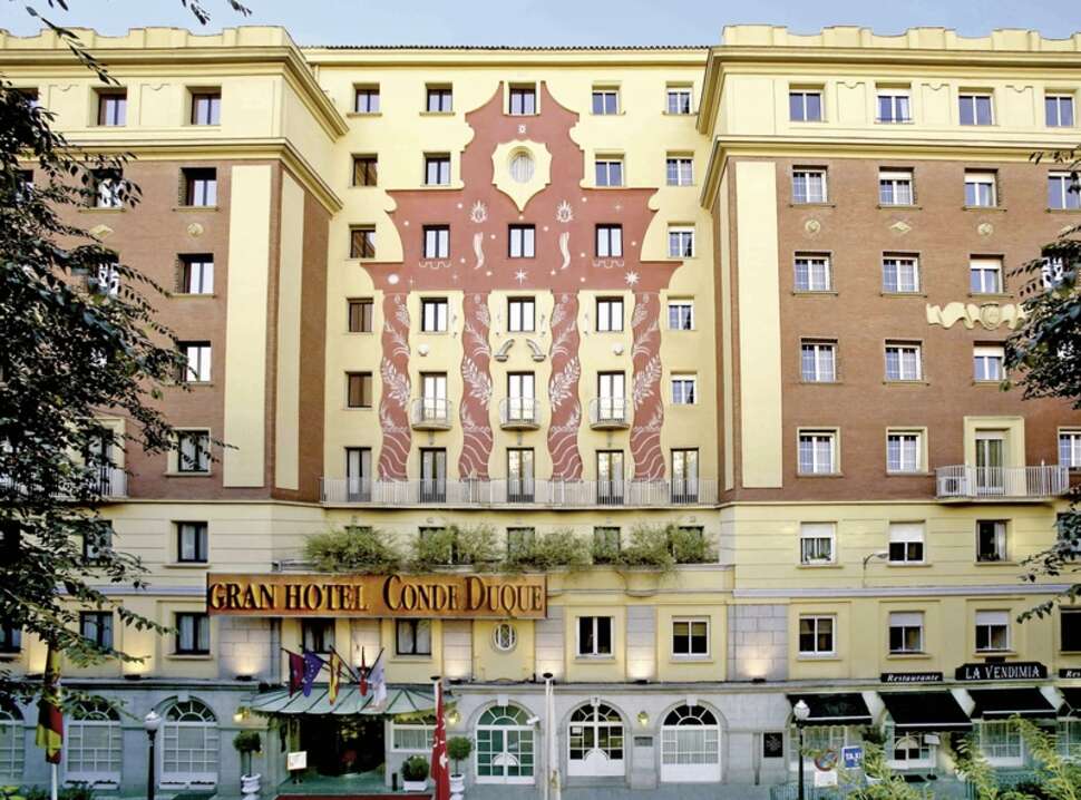 Een foto van de buitenkant van Sercotel Gran Hotel Conde Duque